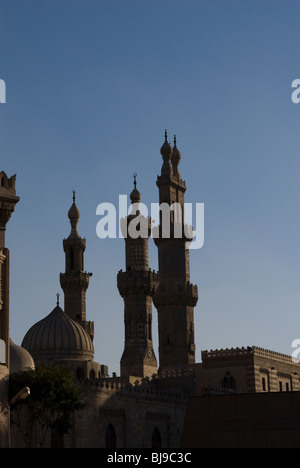 Minarette in einer Moschee in der Nähe von Kahn al-Khalili Markt, Kairo, Ägypten, Afrika. Stockfoto