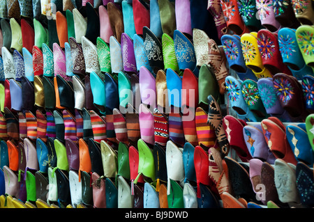 Bunte Schuhe zum Verkauf in Marrakech Stockfoto