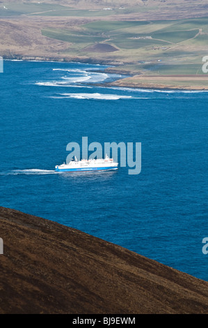 dh HOY SOUND ORKNEY Northlink Fähren MV Hamnavoe Fähre von Cuilags Hoy Hills Stockfoto