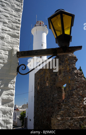 Wahrzeichen Leuchtturm und alten Laterne im Barrio Historico Colonia Del Sacramento Uruguay Südamerika Stockfoto