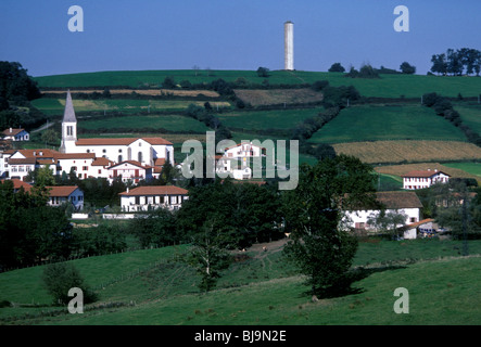 Immobilien Häuser Ackerland im französischen Baskenland in der Stadt Briscous Aquitaine Frankreich Europa Stockfoto