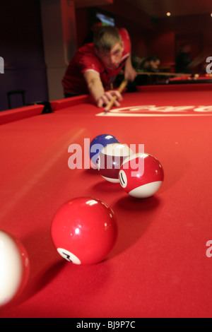 Billardspieler Rileys Dart und Snooker Club in Coventry, England, UK Stockfoto