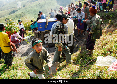 Kinder bei Beerdigung, Umpium Flüchtlingslager (thai-burmesischen Grenze), südlich von Tak, Mae Sot, thailand Stockfoto