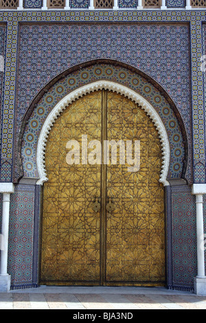 Türen im Palais Royale in Fez, Marokko Stockfoto