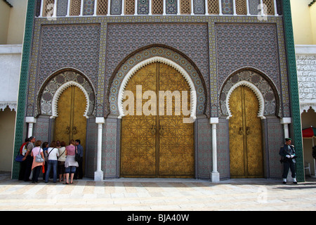 Türen im Palais Royale in Fez, Marokko Stockfoto