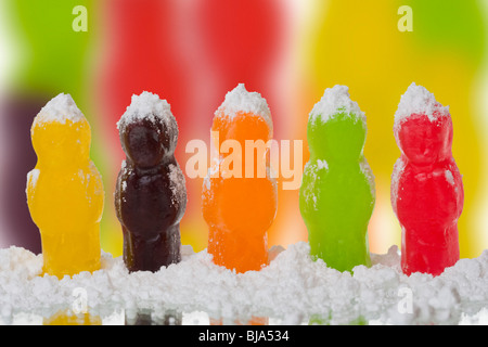 Konzeptionelle Jellybaby Serie. Gummibären in verschiedenen Szenarien, Erfolg, Misserfolg, Geschäft usw. darstellt. Sehr bunte Bilder Stockfoto