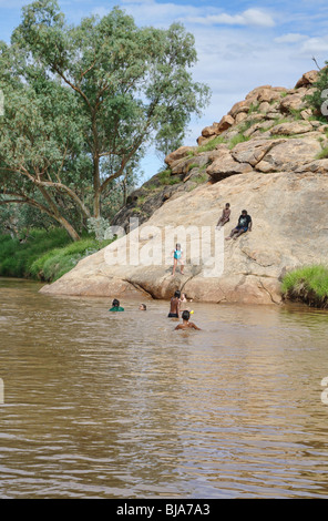 Schwimmen im Fluss Todd in Alice Springs Stockfoto