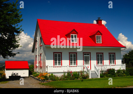 Einfamilienhaus mit rotem Dach auf Orleans Insel, Île d'Orléans, Provinz Quebec, Kanada Stockfoto