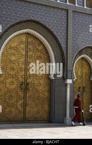 Türen im Palais Royale in Fez, Marokko Stockfoto