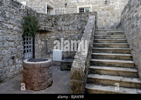 Budva, alte Stadt-Halbinsel, typische Häuser, Montenegro Stockfoto