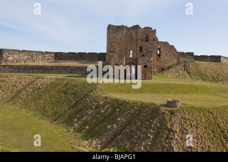 Priory Schloss Tynemouth an der Nord-Osten Englands. Mit Blick auf König Edwards Bucht & der Nordsee. Stockfoto