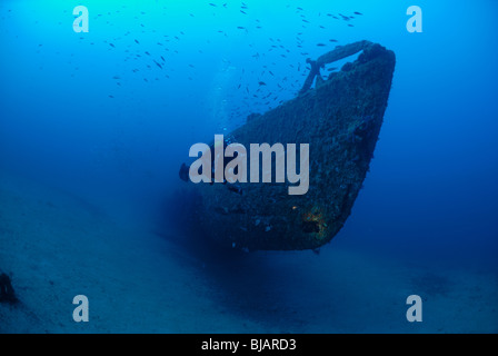 Taucher, die Erkundung der Rubis-Wrack im Mittelmeer Stockfoto