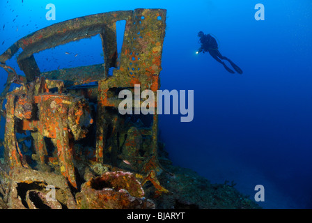 Taucher Tauchen am Wrack Rubis im Mittelmeer Stockfoto