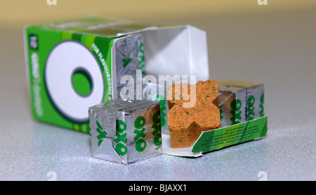 Allgemeines Bild von Gemüse und Huhn Oxo Verpackung und branding.  Ein Produkt der Premier Foods Group Stockfoto