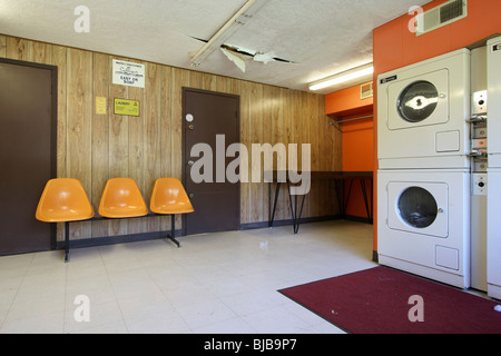 Waschmaschinen in einen Waschsalon, Walnuss, USA Stockfoto