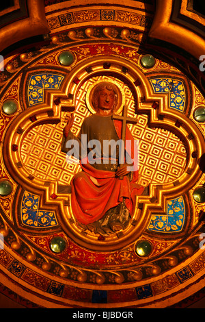 Symbol an der Wand der unteren Ebene des pfälzischen Capilla Real, Sainte-Chapelle, Paris, Frankreich. Stockfoto