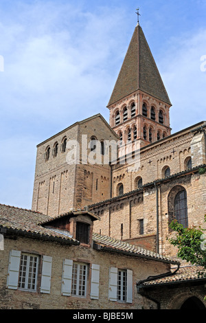 Romanische Kirche von St. Philibert (Anfang des 11. Jahrhunderts), Tournus, Burgund, Frankreich Stockfoto