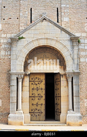 Romanische Kirche von St. Philibert (Anfang des 11. Jahrhunderts), Tournus, Burgund, Frankreich Stockfoto