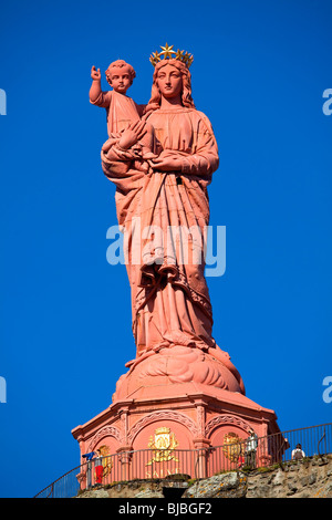 NOTRE-DAME-STATUE AN DER SPITZE DES ROCHER CORNEILLE, LE PUY EN VELAY Stockfoto