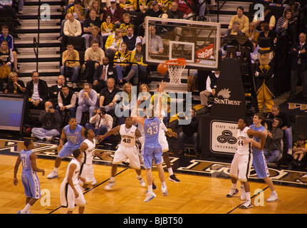 University of North Carolina Tarheels gegen Wake Forest Demon Deacons Männer College-Basketball-Spiel in Winston-Salem, North Carolina Stockfoto