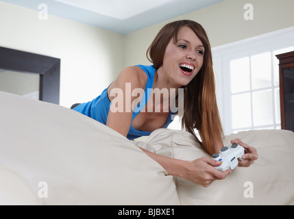 Gemischte Rassen Frau Videospiel Stockfoto