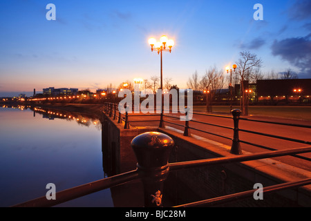 Weg entlang der Ufer des Flusses Lagan, Belfast, Nordirland Stockfoto