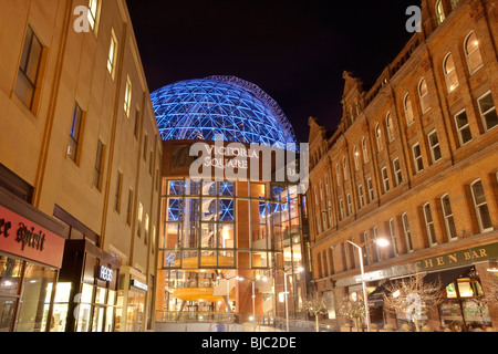 Eingang der Victoria Square Shopping Centre in Belfast, Nordirland Stockfoto