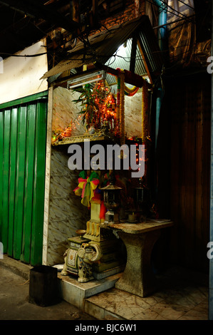 Geisterhaus, Wongwian Yai und Bang Yi Ruea Markt, Thon Buri, Westufer des Chao Phraya River in Bangkok, Thailand Stockfoto