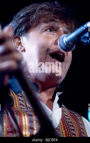 Paul McCartney erklingt auf der Bühne in der Earls Court Arena, London, UK ca. 1992 Stockfoto