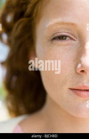 Junge rothaarige Frau, close-up Stockfoto