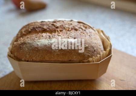Frisches Vollkornbrot. Charles Lupica Stockfoto