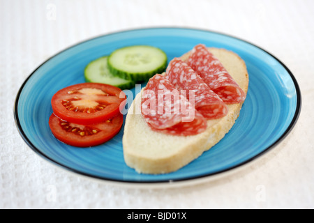 Milano Salami auf Bruschetta Stockfoto