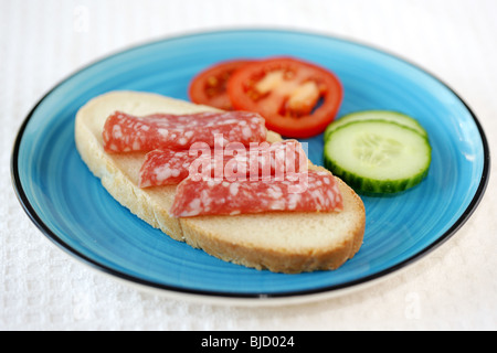Milano Salami auf Bruschetta Stockfoto