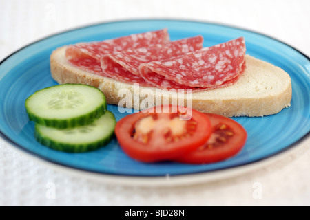 Milano Salami auf Bruschetta Stockfoto