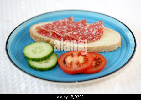 Milano Salami auf Bruschetta Stockfoto