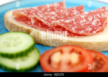 Milano Salami auf Bruschetta Stockfoto