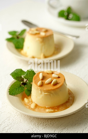 Käse Creme Caramel. Rezept zur Verfügung. Stockfoto