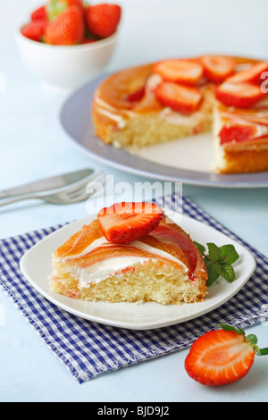 Erdbeeren und Sahne Torte. Rezept zur Verfügung. Stockfoto