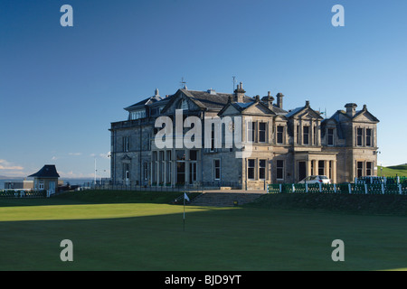 Die historischen 18. Grün und Clubhaus des Golfplatzes St Andrews, Fife, Schottland. St. Andrews ist die Heimat des Golfsports Stockfoto