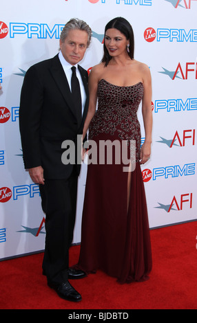 MICHAEL DOUGLAS CATHERINE ZETA-JONES AFI LIFE ACHIEVEMENT AWARD EINE HOMMAGE AN MICHAEL DOUGLAS CULVER STADT LOS ANGELES CA USA Stockfoto