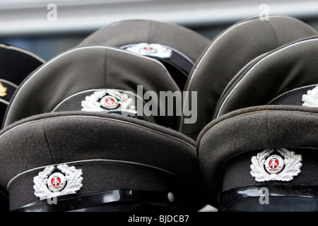 Nationalen Volksarmee Armee militärische Hüte Stockfoto