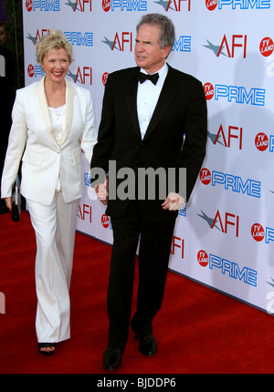 ANNETTE BENING WARREN BEATTY AFI LIFE ACHIEVEMENT AWARD eine Hommage an MICHAEL DOUGLAS CULVER Stadt LOS ANGELES CA USA 11. Juni Stockfoto