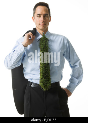 Geschäftsmann mit einer Krawatte gemacht Gras Stockfoto