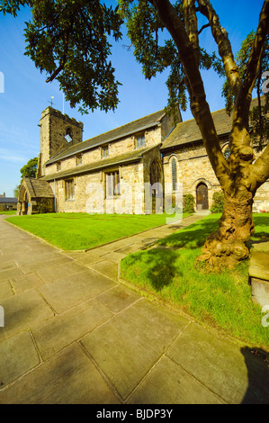 Die Pfarrkirche Kirche von St. Maria und allen Heiligen, Whalley, Lancashire, England. Das Kirchenschiff stammt aus rund 1200, der Turm c1440 Stockfoto