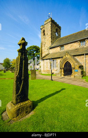 Die Pfarrkirche Kirche von St. Maria und allen Heiligen, Whalley, Lancashire, England. Das Kirchenschiff stammt aus rund 1200, der Turm c1440 Stockfoto