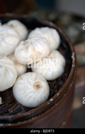 Chinesische gedämpfte Knödel (Baozi). Stockfoto