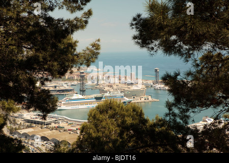 Meerblick vom Castell de Montjuic alte Militärfestung am Montjuic Berg Barcelona suchen zu Docks. Stockfoto
