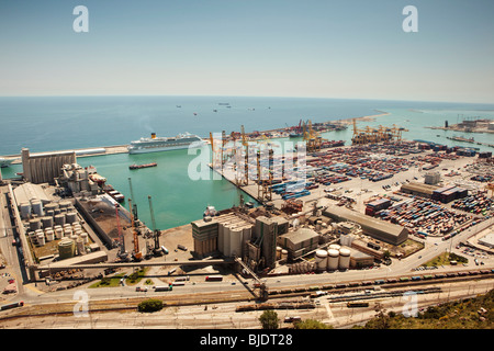 Meerblick vom Castell de Montjuic alte Militärfestung am Montjuic Berg Barcelona suchen zu Docks. Stockfoto