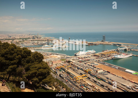 Meerblick vom Castell de Montjuic alte Militärfestung am Montjuic Berg Barcelona suchen zu Docks. Stockfoto