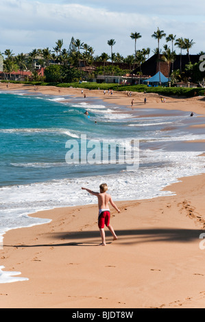 Junge auf einem Wal vor Kaanapali Beach Maui Hawaii Stockfoto